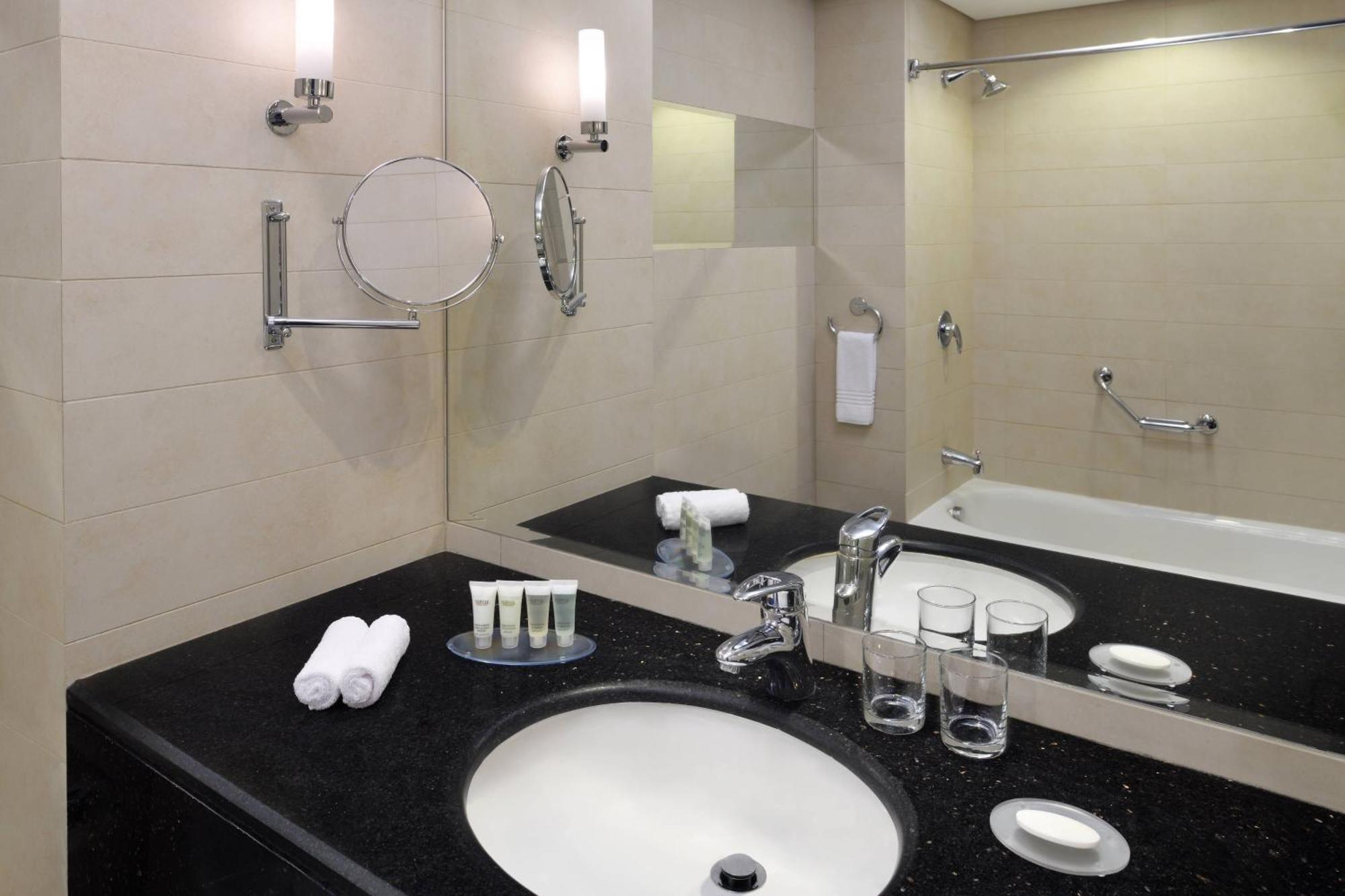 Courtyard By Marriott Riyadh Diplomatic Quarter Екстер'єр фото