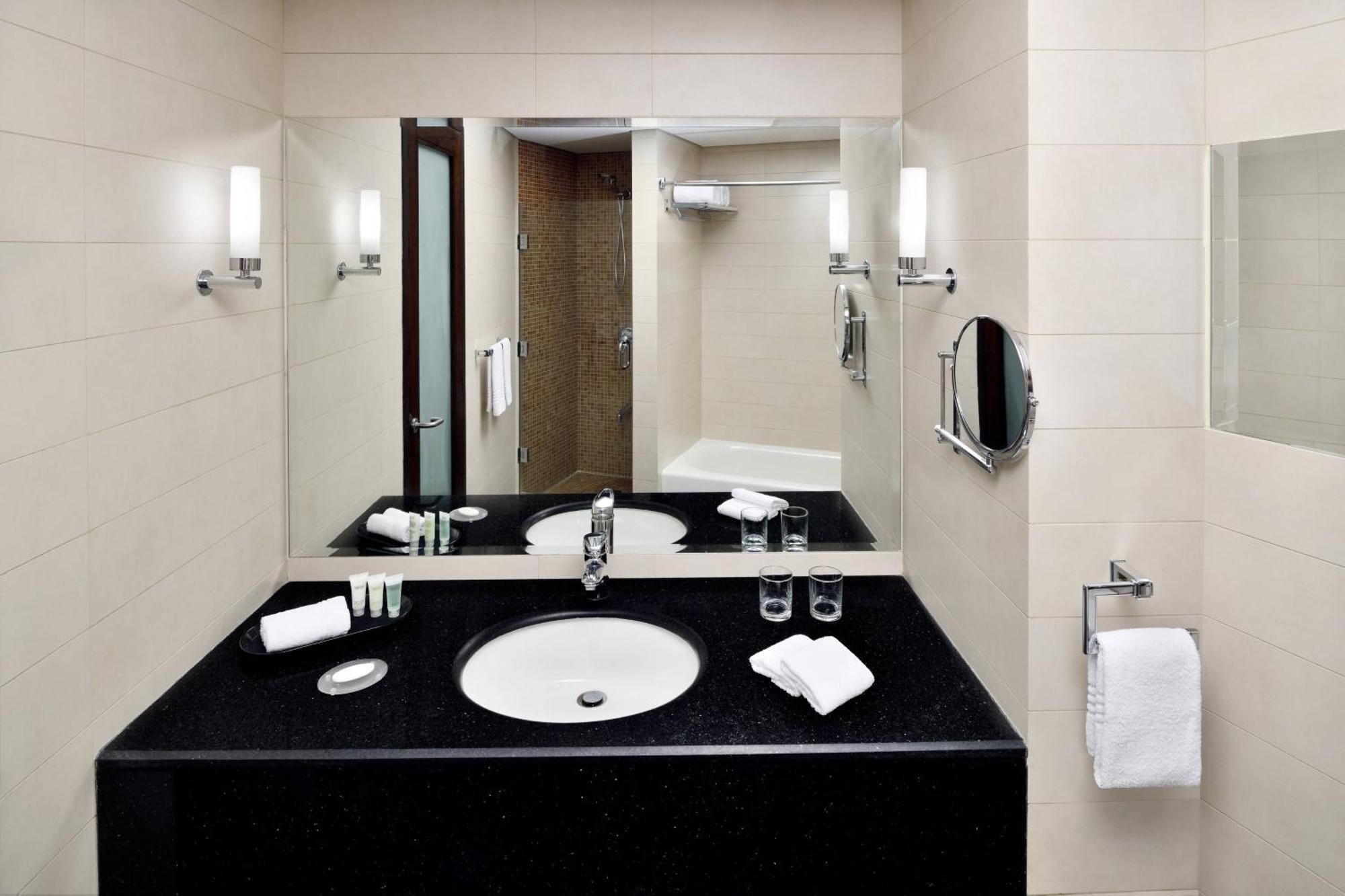Courtyard By Marriott Riyadh Diplomatic Quarter Екстер'єр фото