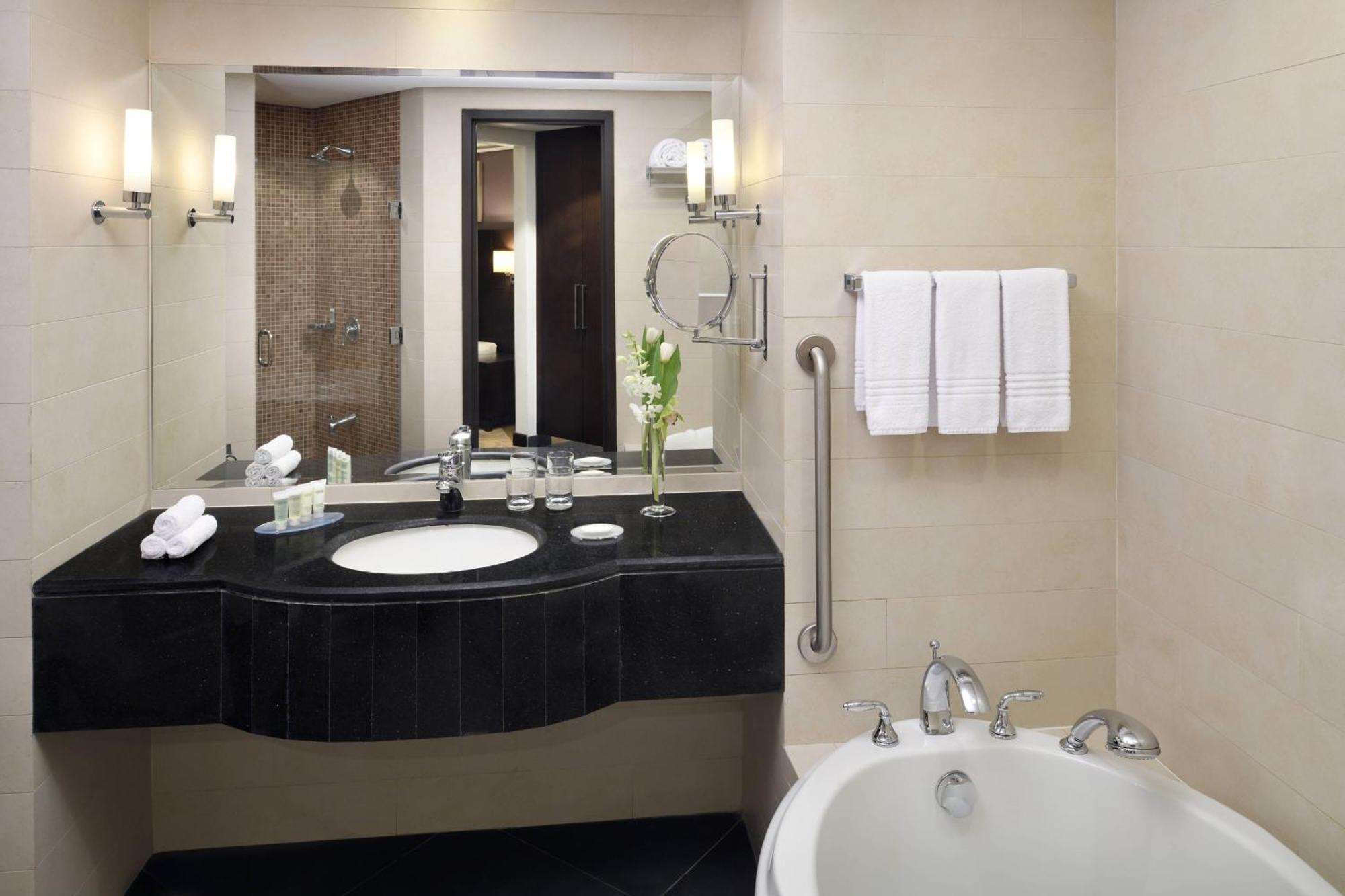 Courtyard By Marriott Riyadh Diplomatic Quarter Екстер'єр фото