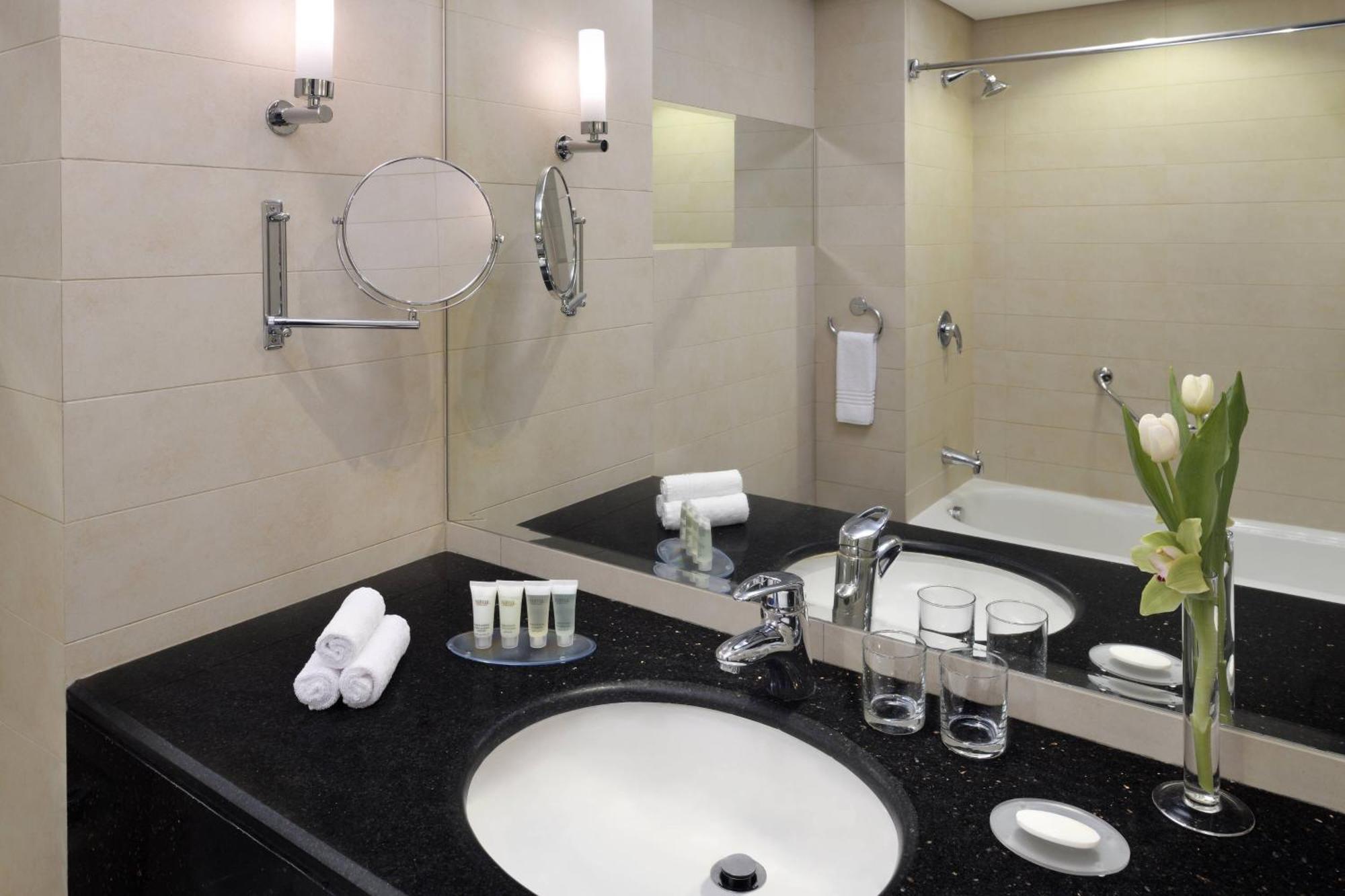 Courtyard By Marriott Riyadh Diplomatic Quarter Екстер'єр фото