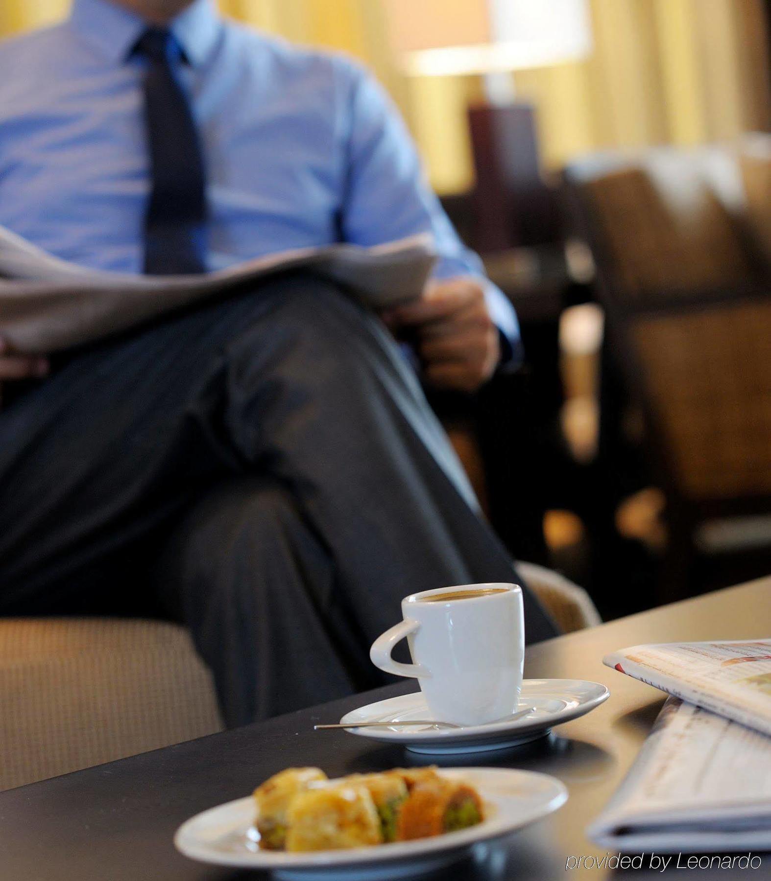 Courtyard By Marriott Riyadh Diplomatic Quarter Номер фото